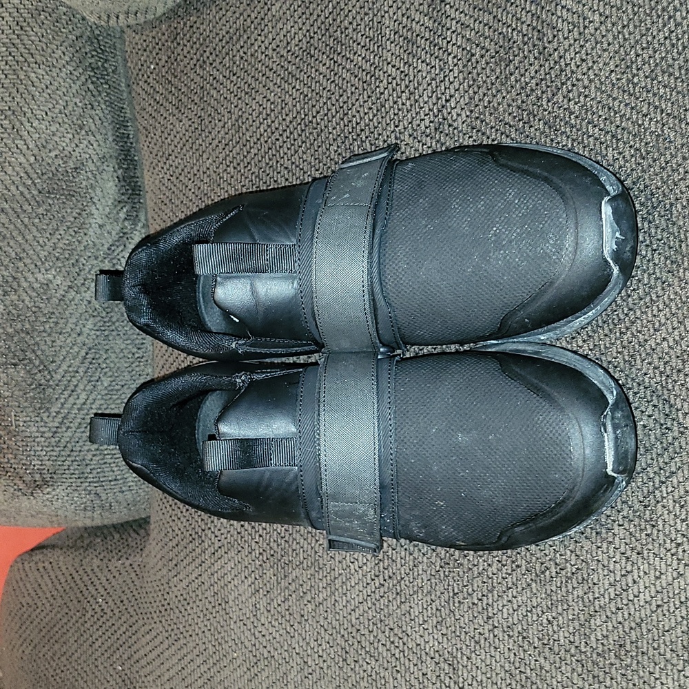 Black velcro oil n slip resistant shoes